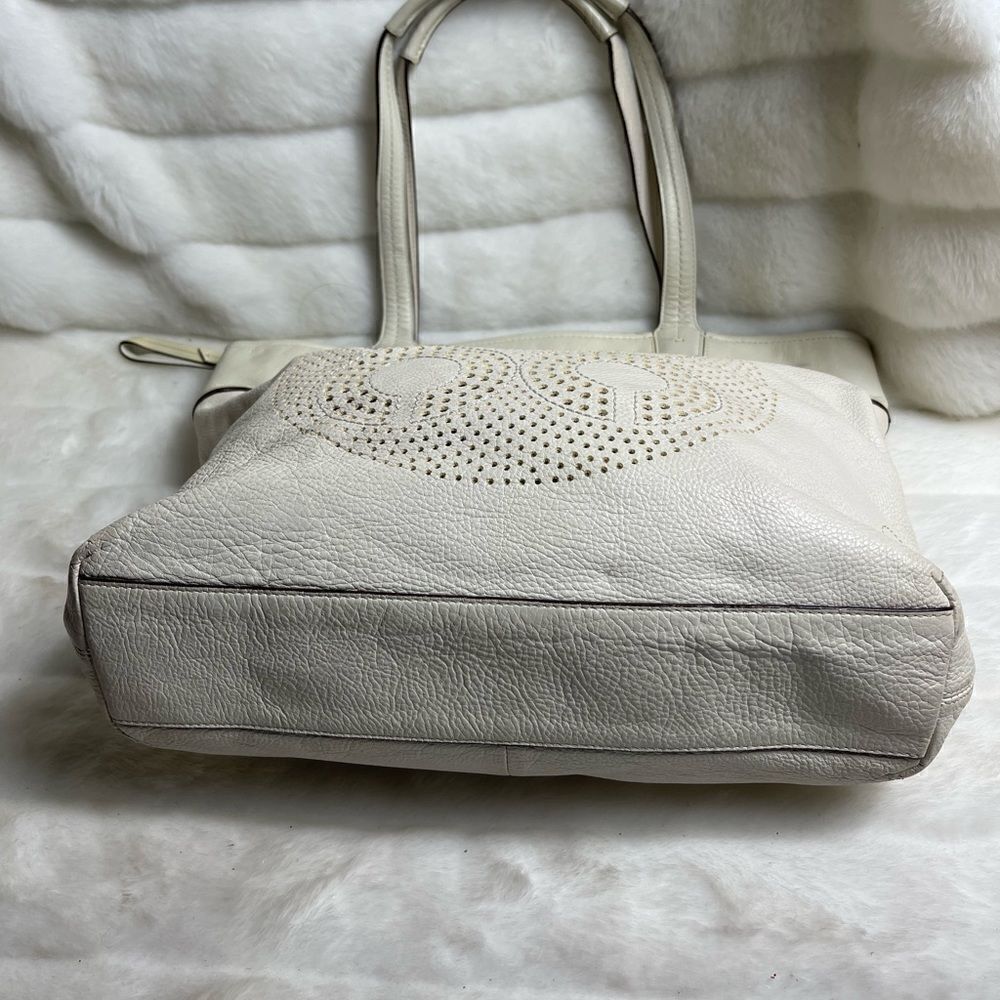 Coach leather beige tote bag with front laser cut logo design . - Picture 7 of 13